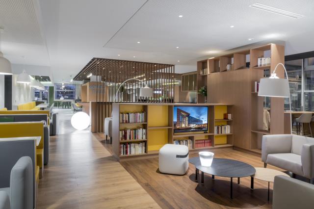 Un des 5500 hôtels du groupe IHG. Ici, le lobby d'un Holiday Inn