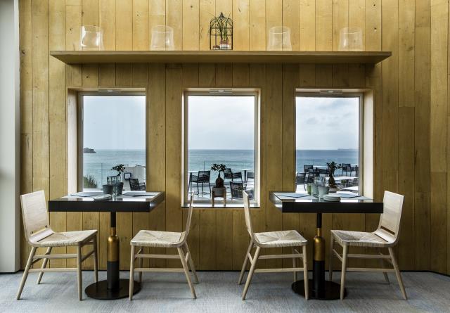 Le restaurant offre une vue incroyable sur la baie de Saint-Malo.