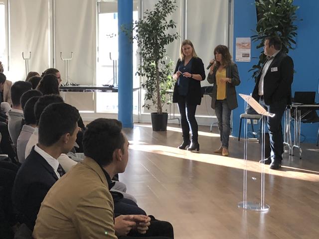Présentation du groupe Louvres Hôtel dans l'amphithéâtre