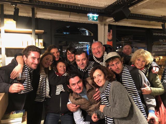 Bertrand Larcher et son équipe lors de la soirée d'inauguration de l'Atelier de la crêpe