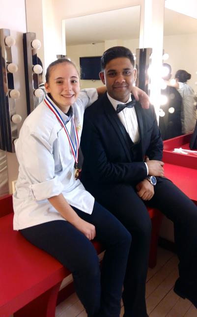 Amélie Dubois et Mohammad Noor Shabaaz Kaudeer, Rabelais jeunes talents 2018 dans le domaine de la restauration. Ici dans les loges du Grand Rex, à Paris (2e), le soir de la cérémonie de remise des trophées.