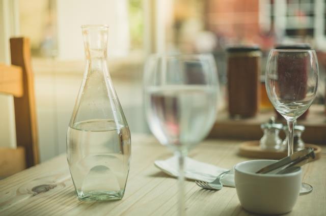 La fameuse carafe d'eau au restaurant peut-elle vous être facturée?