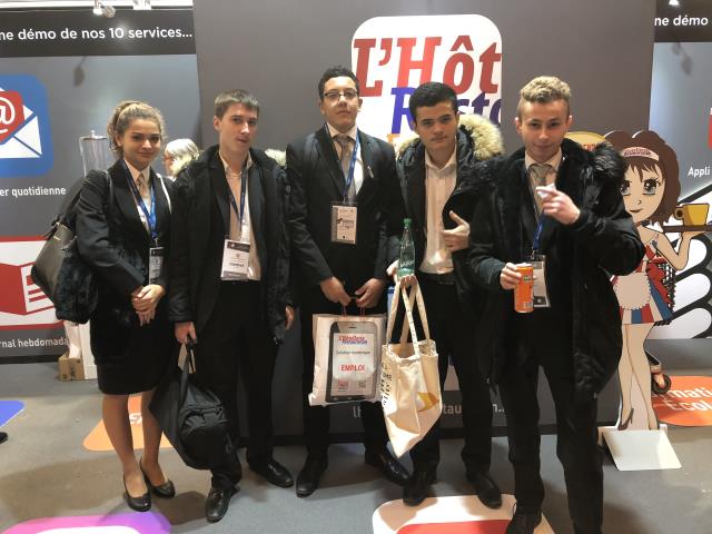 Les STHR du lycée Antonin Carême de Savigny sur le stand de L'Hôtellerie Restauration