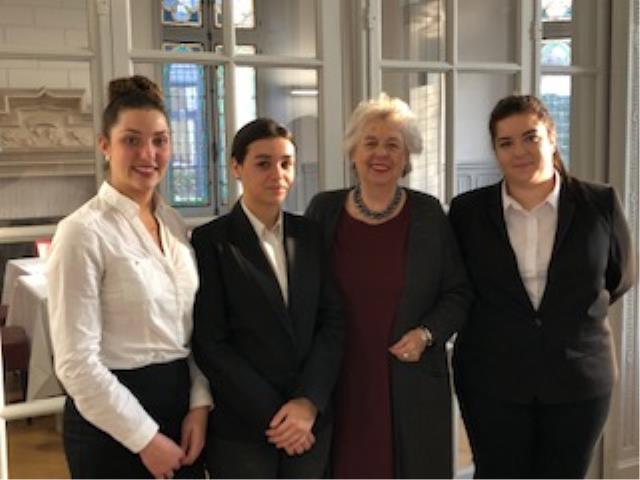 de gauche à droite, Léa Gagne terminale Bac Pro Restauration spé. Cuisine, Jade Gomes 1ère Bac Pro Service et Sarah Eschbach en 1ère année de BTS