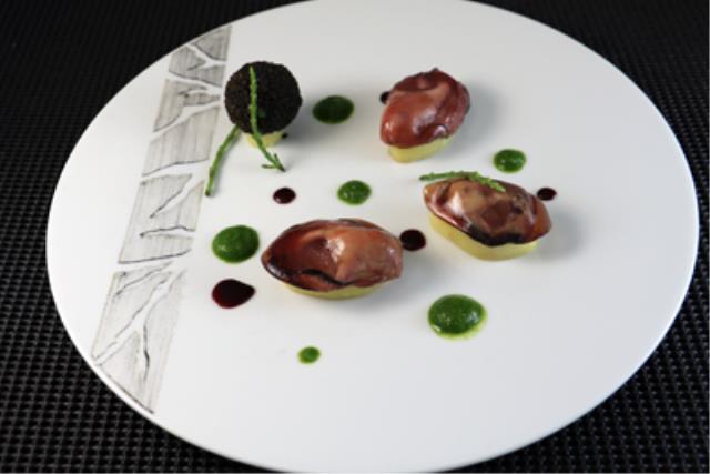 Plat de Clarisse Chartier : Huîtres spéciales n°2 en laque de Pineau des Charentes rouge