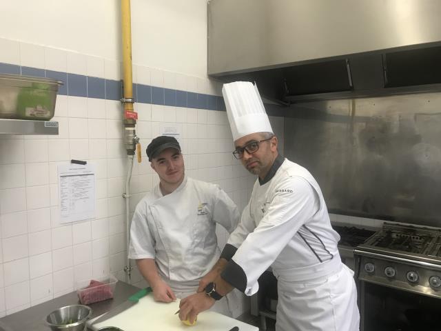 Dimitri Goupil et son professeur de pâtisserie Vincent Marillat