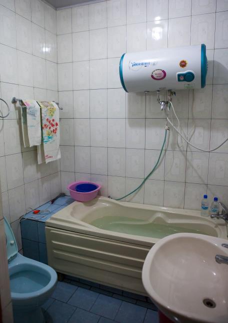 Dans les chambres d'hôtels la baignoire fait office de réservoir d'eau