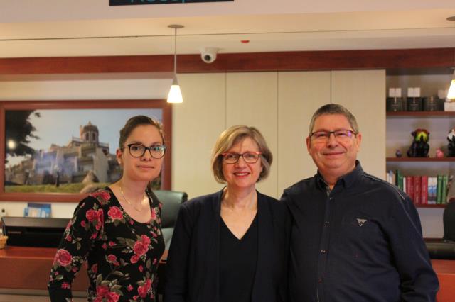 Emeline Landel et ses parents, Odile et Jean-Luc Landel, propriétaires de l'hôtel Ker Moor Préférence.