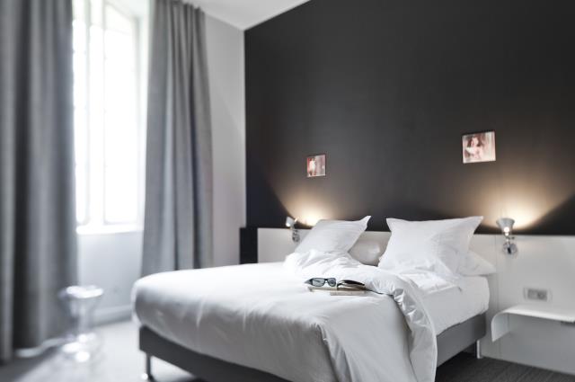 A La Rochelle, l'Hôtel de la Monnaie s'est doté de fenêtres avec capteur, capables de gérer les présences en chambre et les déperditions d'énergie.