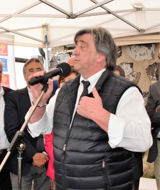 Bernard Bastide, maire de Nasbinals (513 habitants) et gérant de Maison Bastide, lors d'une cérémonie de voeux.