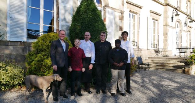 Sur la terrasse du Château : Pierre-Marie Tissier, Célia Thomas, Julien Thomasson, Rémi Adam, Gabrielle Mevert et Tatsuki.