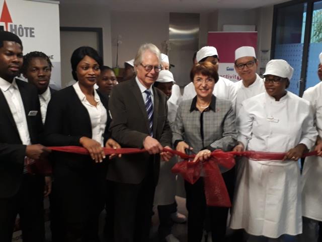 Inauguration en présence de François Thuillier, Président de l'association Prom'hôte Ifitel et de Catherine Arenou, Maire de Chanteloup-les-Vignes, Vice-présidente de la Communauté urbaine Grand Paris Seine & Oise, vice-présidente du Conseil départemental