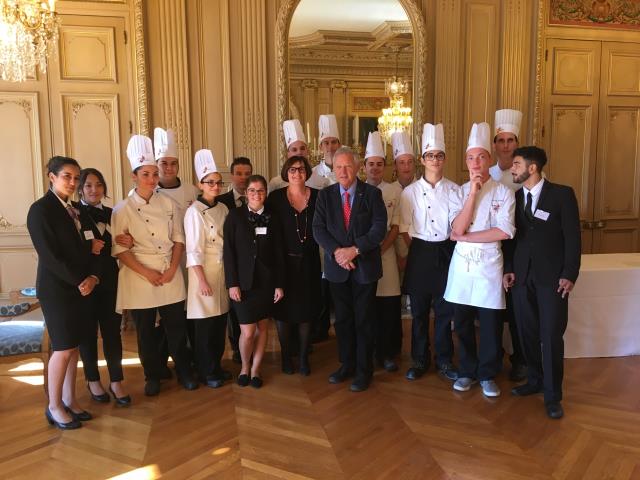 Les élèves du lycée Saint-Exupery ont assuré la cuisine et le service lors du gala des sapeurs-pompiers