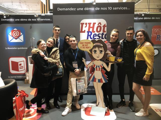 Les élèves du lycée Jean Rose de Meaux sur le stand de L'Hôtellerie Restauration