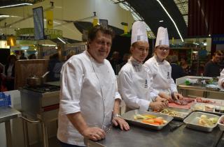 Le chef Stéphane Derbord, nouveau président de l'Amicale des Cuisiniers de Côte d'Or, aux côtés de...