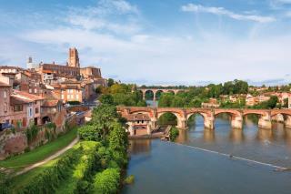 Albi est une ville touristique, notamment grâce à sa cité épiscopale calssé au patrimoine mondial...