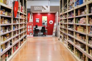 Un nouvel espace 'Services' au sein des magasins d'Evreux et Fougères.