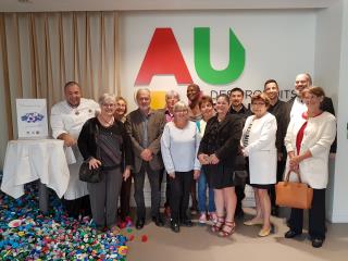 Guillaume Gomez a remis 180 kg de bouchons à l'association Bouchons du coeur Val d'Oise.