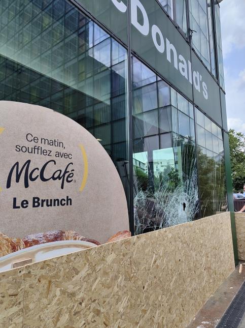 Le McDonald's de la mairie de Montreuil est resté fermé le 30 juin, suite aux dégradations.