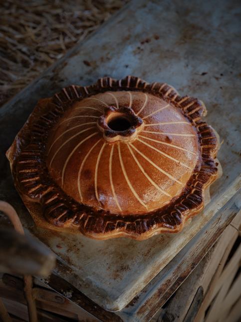 Pithiviers de canard au foie gras par le chef étoilé et auréolé d'une étoile verte de son restaurant Alchémille, Jérôme Jaegle à Kaysersberg.