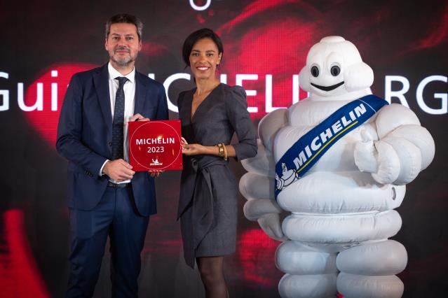 Matías Lammens, ministre du Tourisme et des Sports et Elisabeth Boucher-Anselin, directeur de la communication de Michelin Expérience.