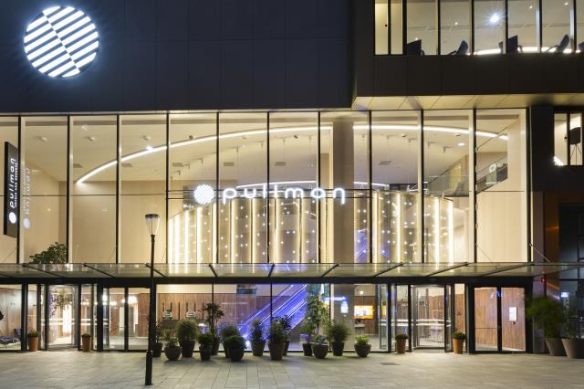 Le Pullman Montparnasse, à Paris, dispose de 957 chambres sur 32 étages.