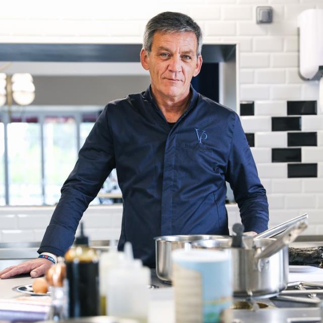 Frédéric Freygefond dirige l'établissement, tout en étant chef du restaurant