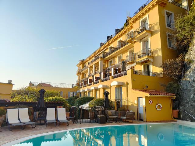 La façade de l'hôtel La Pérouse, à Nice (Alpes-Maritimes).