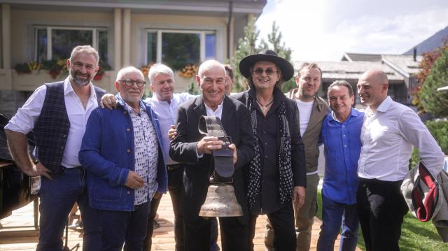 Les chefs étoilés Alpins sont venus fêter les 120 ans de la Maison Carrier : Yoann Conte, René Meilleur, Edouard Loubet, Marc Veyrat, Emmanuel Renaut, Jean Pierre Jacob, Maxime Meilleur entourent Pierre Carrier