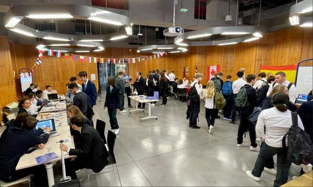 11 stands pour 11 destinations au lycée hôtelier de Lille