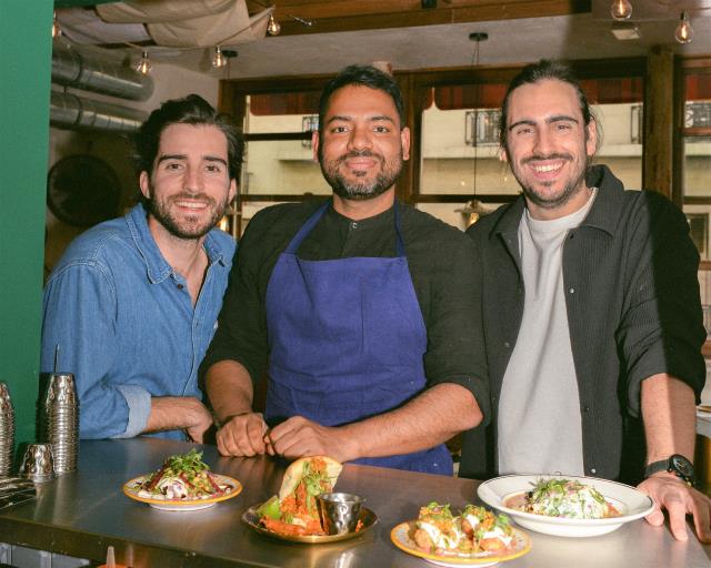 De gauche à droite : Bastien Peccoux, Eqbal Hossain et Alexis Gracio, les trois associés du Dehli Bazaar.