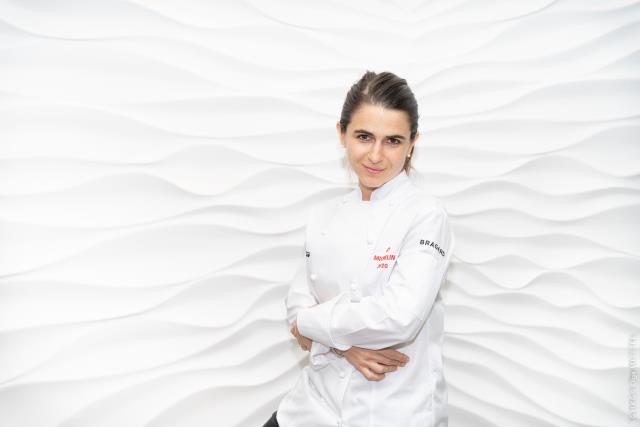 Eugénie Béziat a fait ses classes notamment aux côtés des chefs Michel Sarran et Yann Le Scavarec.