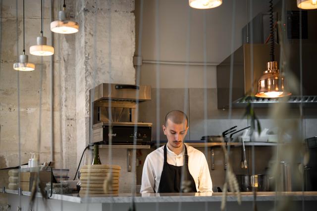 Clément Vergeat a fermé les portes de son restaurant « Tamara », afin d'ouvrir « Tracé », à la même adresse parisienne.