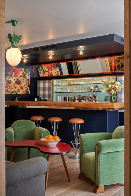 Le bar rétro de l'Hôtel de la Boétie, à Paris (VIIIe).