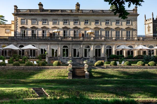La façade du Cowley Manor Experimental a été modelée sur la Villa Borghese à Rome