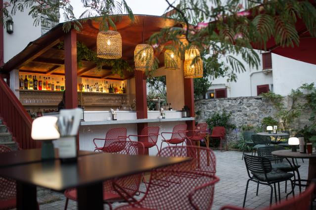 Le bar de l'hôtel Saint-Julien.