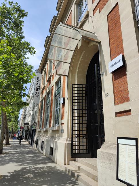 Le Parchamp est situé dans un bâtiment de 1939 qui appartenait à la Banque de France.
