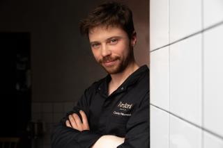 Ardent Paris et son chef Charley Breuvart invitent à plonger au coeur des cuissons brutes, en...