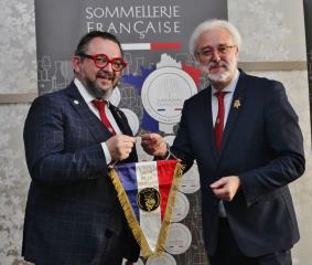 Passation de pouvoir symbolique entre Philippe Faure-Brac (à droite) et Fabrice Sommier.