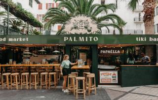 L'espace vitré du food-market Palmito s'ouvre complètement à la belle saison