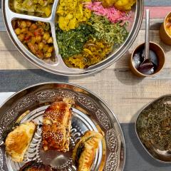 Samoussa, soupes, masala… Le LunchBox prend la forme d'un buffet avec 12 à 15 plats qui tournent en...