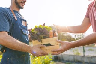 L'authenticité d'un produit peut être définie sa production à petite échelle et locale, parfois par...