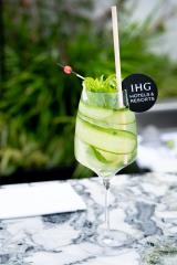 Summer Garden, mocktail servi au Sequoia, le rooftop du Kimpton St Honoré : concombre, menthe...