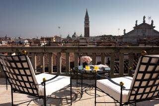La terrasse du Nolinski Venise, nouvel établissement du groupe Evok Collection.