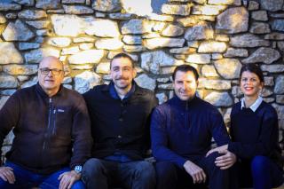 De gauche à droite : Christian Villard, son fils : Louis Villard, Christopher Hache et Flavie...