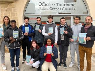 Les CAP Service et Commercialisation en Hôtel, Café et Restaurant du LP Jean Vigo et leurs professeurs