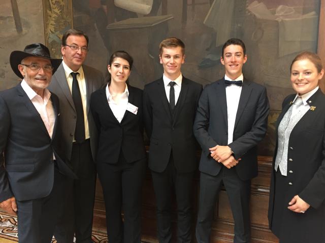 Technologie et gestion hôtelière : Agathe Courty, Pierre Le petit, Antoine Rion entourés de Pierre Cagna chef cuisinier ancien 2 étoiles, Pierre Villemain inspecteur d'académie régional Nancy-Metz économie-gestion et Sonia Papet chef concierge au bRristol