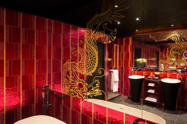 Une salle de bain d'une suite prestige.