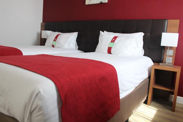 L'hôtel dispose de 94 chambres identiques dont 5 bénéficient de services supplémentaires.