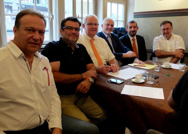 Roger Sengel (3e en partant de la gauche), président de l'Umih, entourés de (g. à d.) Didier Roeckel, Jacques Chomentowski, Bruno Jahn, Pierre Siegel et Jacques Eber.